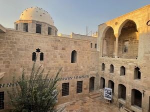 Das Bayt Wakil, das Haus des Seidenhändlers Isa Ibn Butros aus dem frühen 17. Jahrhundert, aus dem das Aleppo-Zimmer stammt, nach Vollendung der Restaurierung Oktober 2025. 