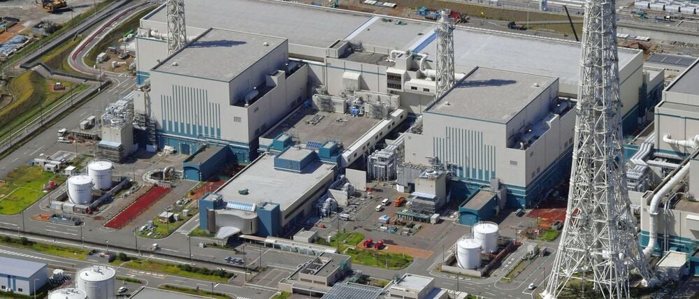 Japan, Tokio: Luftaufnahme vom 30.09.2017 des weltgrößten Atomkraftwerks Kashiwazaki-Kariwa an der Küste des Japan-Meeres in der Niigata Prefecture.