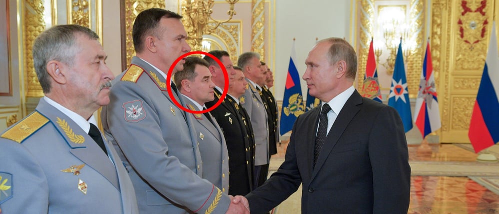 Generalleutnant Fanil Sarwarow – hier auf einer Veranstaltung mit Putin 2028 – diente zuletzt als Abteilungsleiter im russischen Generalstab.