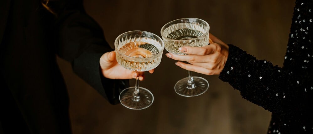 Zum Jahreswechsel boomt der Champagner-Verkauf. Eigenmarken der Lebensmittelriesen versprechen Prickeln unter 20 Euro. Unser Weinexperte hat sie probiert.