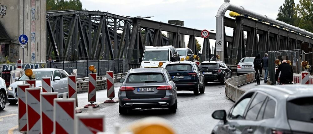 An der Elsenbrücke im Berliner Südosten ist die Zahl der Unfälle nach oben geschnellt. (Archivbild)