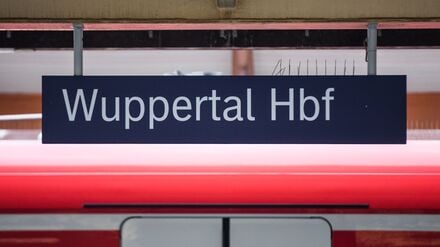 Am Wuppertaler Hauptbahnhof halten während der fünfmonatigen Bauphase überhaupt keine Fernzüge. (Archivbild)