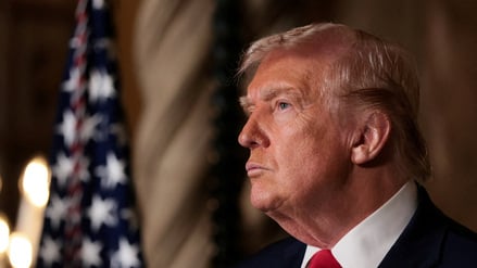 US-Präsident Donald Trump nimmt an einer Pressekonferenz teil, bei der er eine Ankündigung zur „Golden Fleet“ der Marine in Mar-a-Lago in Palm Beach, Florida, USA, am 22. Dezember 2025 macht. R