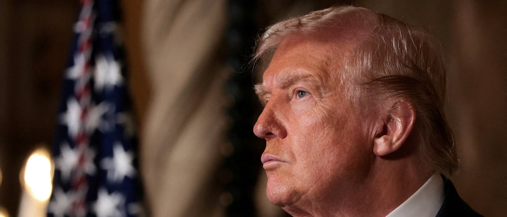 US-Präsident Donald Trump nimmt an einer Pressekonferenz teil, bei der er eine Ankündigung zur „Golden Fleet“ der Marine in Mar-a-Lago in Palm Beach, Florida, USA, am 22. Dezember 2025 macht. R