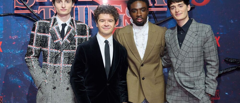 Die Stars von „Stranger Things“ - Finn Wolfhard (l-r), Gaten Matarazzo, Caleb McLaughlin und Noah Schnapp - lieben die Musik der 80er Jahre. Aber einen Song haben sie zu oft gehört.