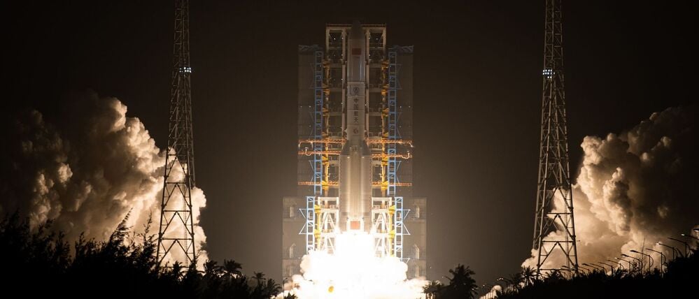 Eine Langer-Marsch-5-Rakete mit einem neuen Kommunikationstechnologie-Testsatelliten an Bord startet vom Wenchang-Weltraumbahnhof in der südchinesischen Provinz Hainan.