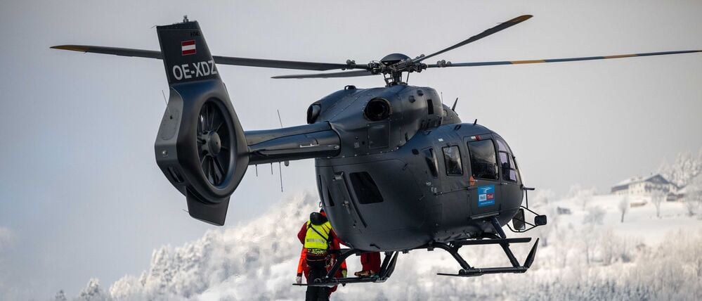 Der Oberbayer wurde nach dem tödlichen Sturz auf der roten Piste von Einsatzkräften geborgen. (Symbolbild)