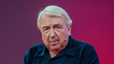 Ein stiller Junge, ein Klavier und eine ungewöhnliche Freundschaft: In „Schwebebahnen“ erzählt Hanns-Josef Ortheil behutsam von Kindheit, Begabung und Befreiung aus familiärem Trauma. (Archivbild)