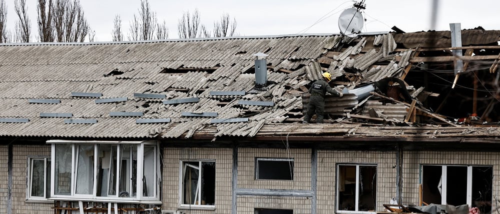 An emergency responder works at the site of a Russian drone strike on an apartment building, amid Russia’s attack on Ukraine, in Kyiv, Ukraine December 23, 2025. REUTERS/Thomas Peter
