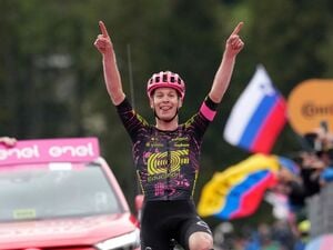 Georg Steinhauser feiert seinen größten Karriereerfolg. Nach dem Etappensieg beim Giro d’Italia 2024 ging es mit ihm gesundheitlich steil bergab.