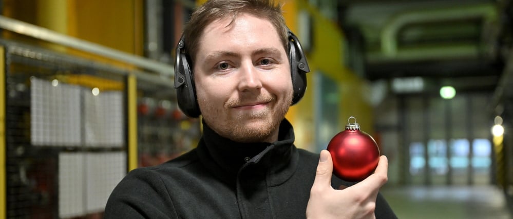 Marten Aschenbrenner arbeitet seit 2020 als Elektriker im Potsdamer Heizkraftwerk Süd.