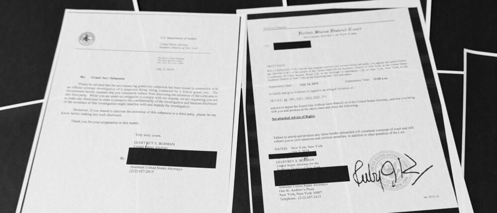 In diesem vom US-Justizministerium freigegebenen Dokument ist zu sehen, dass die New Yorker Grand Jury Vorladungen zu den Ermittlungen gegen Jeffrey Epstein und Ghislaine Maxwell erlassen hat.