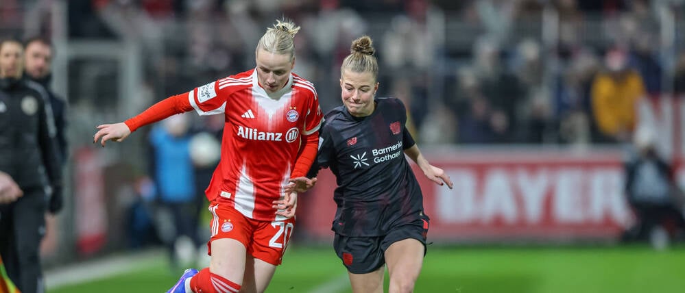 Bayerns Franziska Kett (li.) spielt bislang eine herausragende Saison und erzielte am Montagabend den ersten Treffer gegen Leverkusen. 