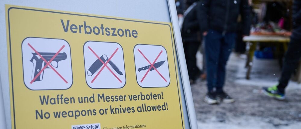 Neben den dauerhaften Verbotszonen für Waffen und Messer kommen an Silvester besondere Bereiche dazu. (Archivbild)