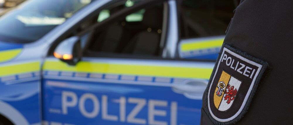 Bei dem Unfall stießen laut Polizei zwei Autos zusammen. (Symbolbild)