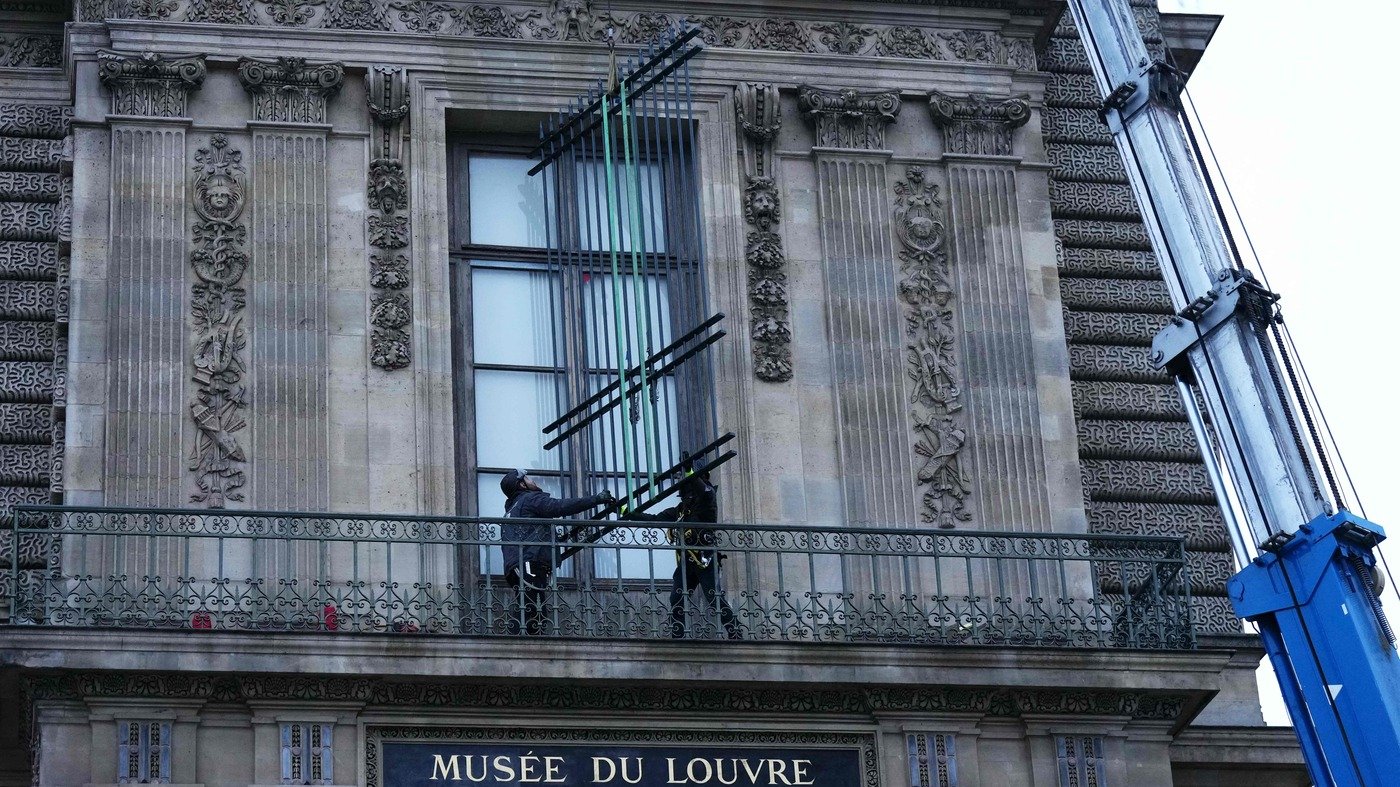 Louvre-verst-rkt-Sicherheit-Gitter-sch-tzen-jetzt-das-Fenster-des-88-Millionen-Euro-Einbruchs