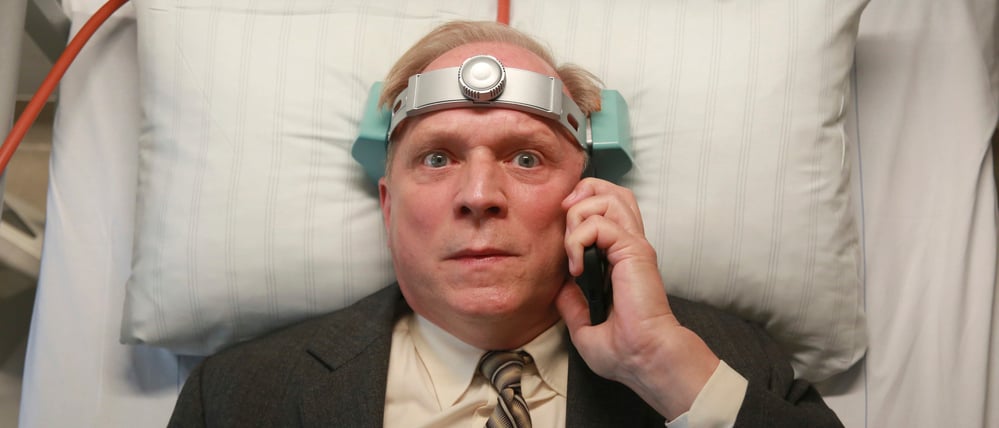 ARD/HR TATORT: MUROT UND DER ELEFANT IM RAUM, Fernsehfilm, Deutschland 2025, Regie: Dietrich Brüggemann, am Sonntag (28.12.25) um 20:15 Uhr im ERSTEN und in der ARD Mediathek. Felix Murot (Ulrich Tukur) © HR/Senator Film/Dietrich Brüggemann, honorarfrei - Verwendung gemäß der AGB im engen inhaltlichen, redaktionellen Zusammenhang mit genannter HR-Sendung bei Nennung "Bild: HR/Senator Film/Dietrich Brüggemann" (S2+). HR/Pressestelle, Tel: 069/155-4954