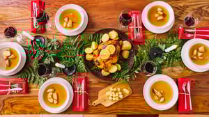 Ein reichhaltig gedeckter Tisch. (Symbolbild)