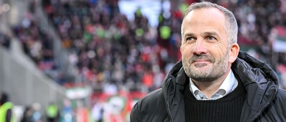 Wenn's Spaß macht: Manuel Baum macht doch als Augsburger Coach weiter. (Archivbild)