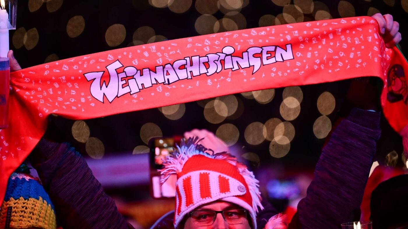 schon-zum-23-mal-in-berlin-k-penick-28-500-fans-stimmen-sich-mit-nina-hagen-beim-union-weihnachtssingen-ein