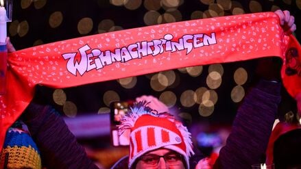 Viele Union-Fans lassen sich das Weihnachtssingen nicht entgehen.