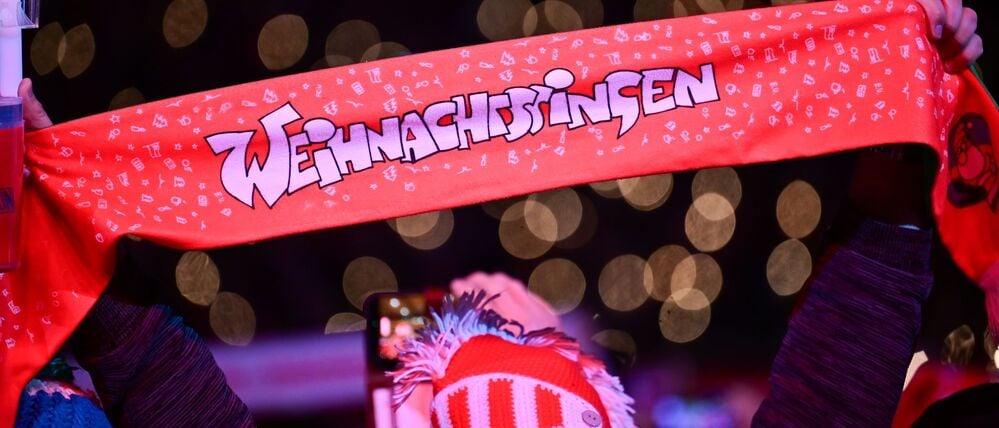 Viele Union-Fans lassen sich das Weihnachtssingen nicht entgehen.