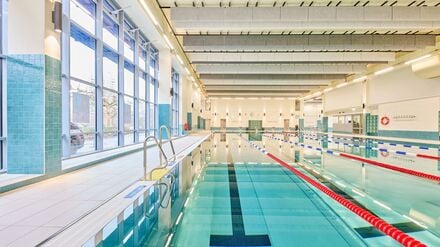 Die Becken der Berliner Schwimmbäder bleiben an Weihnachten und Silvester leer. (Archivbild)