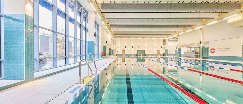 Die Becken der Berliner Schwimmbäder bleiben an Weihnachten und Silvester leer. (Archivbild)