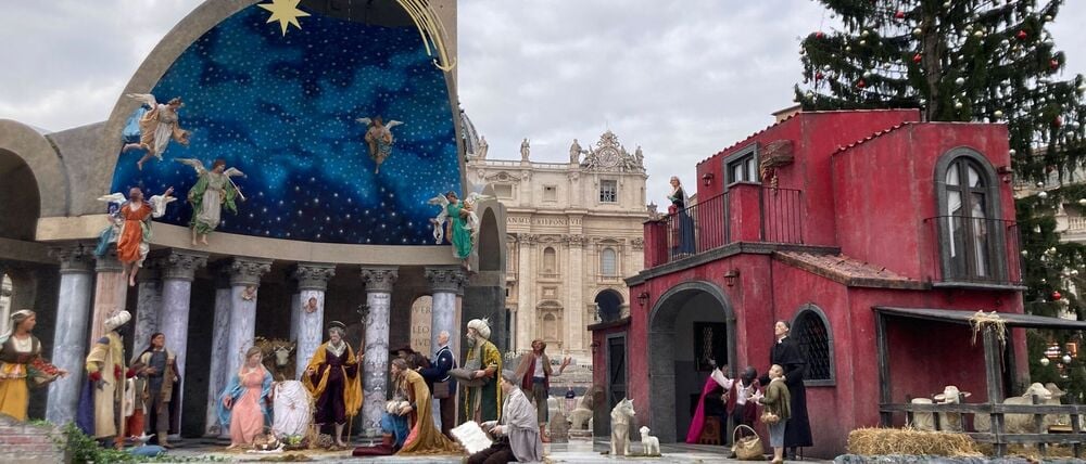 Die Krippe am Petersplatz lockt derzeit zahlreiche Besucher an. 