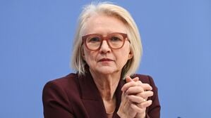 Monika Schnitzer bei der Vorstellung des Jahresgutachtens 2025/26 des Sachverständigenrates, der sogenannten Wirtschaftsweisen, zur Begutachtung der gesamtwirtschaftlichen Entwicklung.