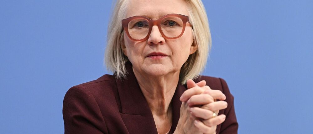 Monika Schnitzer bei der Vorstellung des Jahresgutachtens 2025/26 des Sachverständigenrates, der sogenannten Wirtschaftsweisen, zur Begutachtung der gesamtwirtschaftlichen Entwicklung.