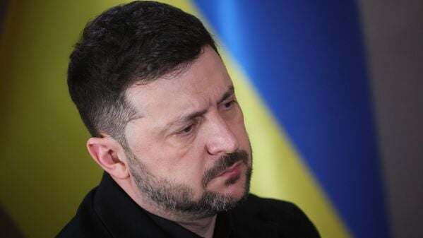 Wolodymyr Selenskyj, Präsident der Ukraine, gibt der polnischen Presseagentur, dem polnischen Fernsehen und dem polnischen Rundfunk ein Interview während seines Besuchs.