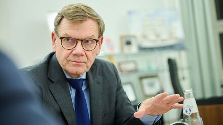 Außenminister Johann Wadephul (CDU) verurteilt die von der US-Regierung verhängten Einreiseverbote gegen die Geschäftsführerinnen der deutschen Hilfsorganisation HateAid.