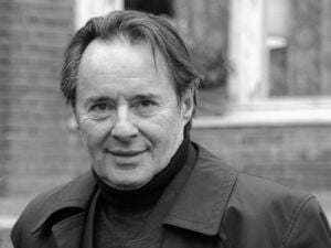 Schauspieler Uwe Kockisch am Set zur zweiten Staffel der ARD-Serie „Weissensee“ im November 2011.