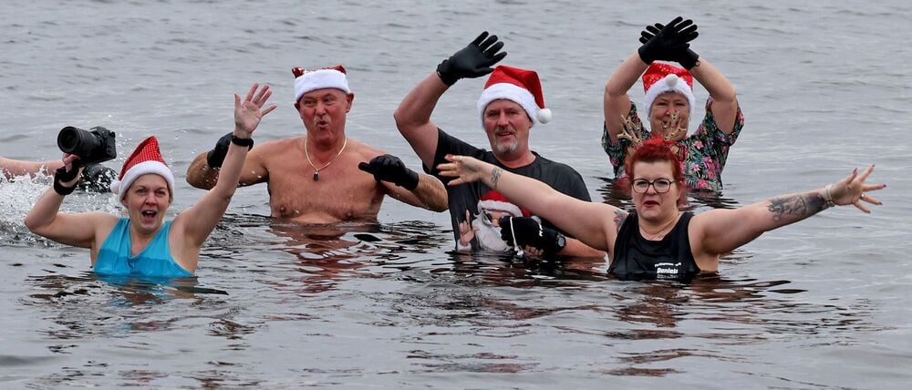 Zu Weihnachten wird im Senftenberger See gebadet. 