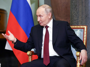 Der russische Machthaber Wladimir Putin lässt sich während eines Gesprächs fotografieren.