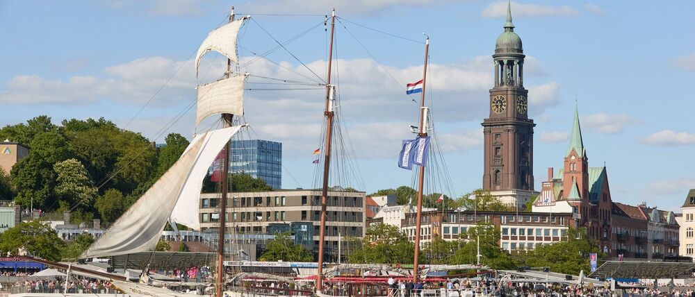 Das traditionsreiche Segelschiff geriet mitten in der Nacht in Brand. (Archivbild)