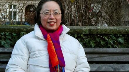 Ihre Freunde nennen sie „Burgfräulein“.