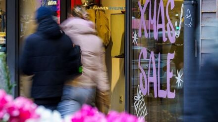 Viele Kunden schauten im Weihnachtsgeschäft stark auf Preise und Rabatte.