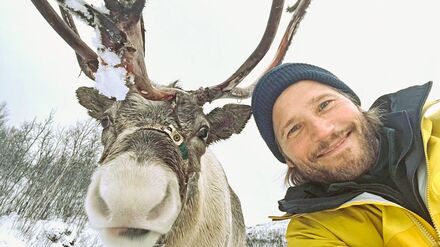 Schauspieler Sebastian Ströbel nimmt sein Publikum in der ZDF-Dokumentation „Meine Arktis“ mit ans eisige Ende der Welt. (Handout)