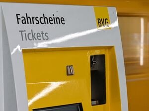 Ab Januar wird Bus- und Bahnfahren in Berlin und Brandenburg teurer. (Archivbild)