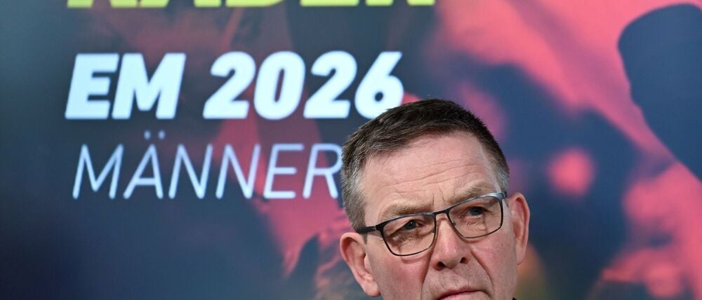 Für Bundestrainer Alfred Gislason geht es bei der Handball-EM auch um die Sicherung seines Jobs. (Archivbild)