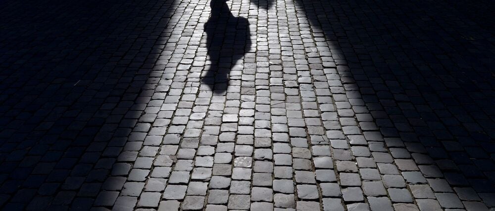 Die Opferschutzorganisation Weißer Ring spricht von schweren seelischen Belastungen wie Schlaflosigkeit und Angstzuständen infolge von Überfällen. (Symbolbild)