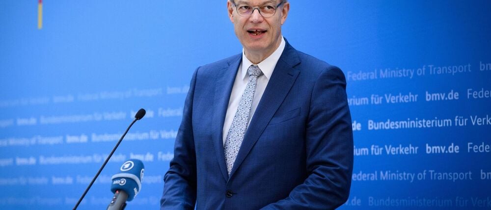 Der Bundesverkehrsminister sieht in der Absenkung der Luftverkehrssteuer einen Beitrag, den Standort Deutschland zu stärken. (Archivbild)   