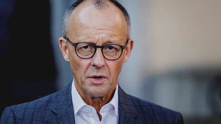 Friedrich Merz CDU, Bundeskanzler, aufgenommen bei einem Pressestatement vor einer Kabinettsklausur 