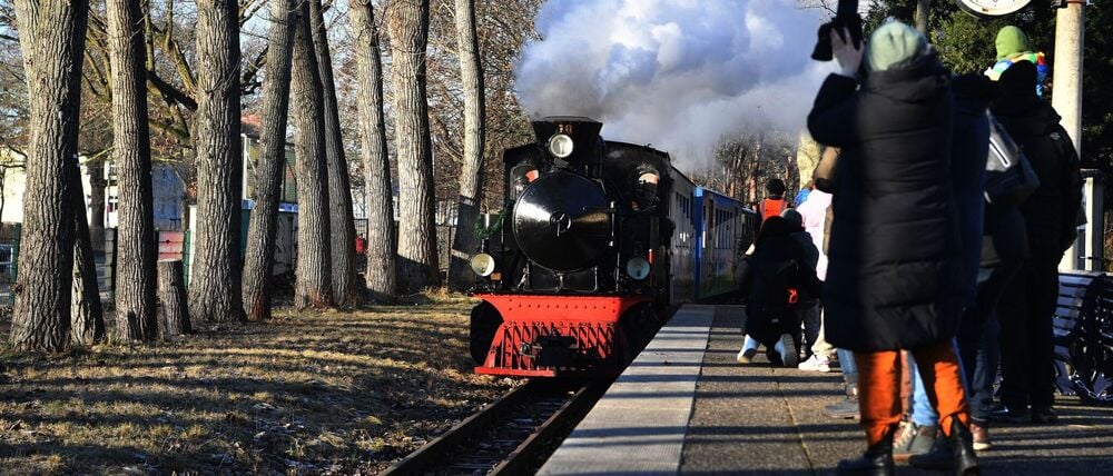 Die Parkeisenbahn war mit viel Dampf im Volkspark Wuhlheide unterwegs. 