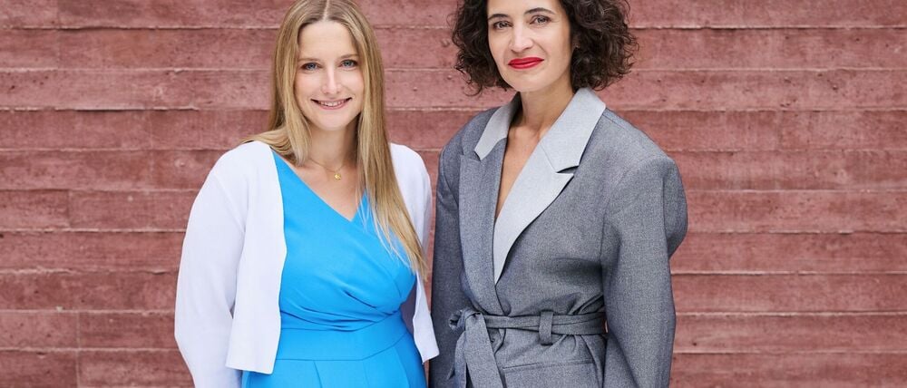 Die Geschäftsführerinnen der gegen Hass und Hetze im Internet eintretenden Organisation HateAid, Josephine Ballon (l.) und Anna-Lena von Hodenberg (r.), wurden von der US-Regierung wegen Zensur-Vorwürfen mit Einreisesperren belegt. (Archivbild)