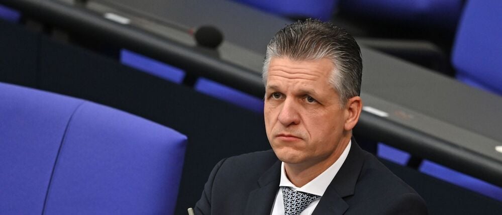 ARCHIV - 07.11.2025, Berlin: Thorsten Frei (CDU), Chef des Bundeskanzleramts und Bundesminister für besondere Aufgaben, sitzt im Plenum im Bundestag. (zu dpa: «Kanzleramtschef Frei: Können nicht alle gleich lang arbeiten») Foto: Elisa Schu/dpa +++ dpa-Bildfunk +++