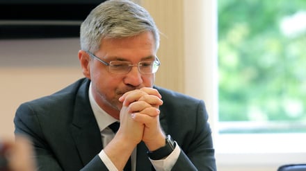 Potsdam wählt sein Stadtoberhaupt ab: Mike Schubert nach dem erfolgreichen Abwahl-Bürgerentscheid.