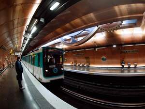 Eine Metro-Station in Paris.